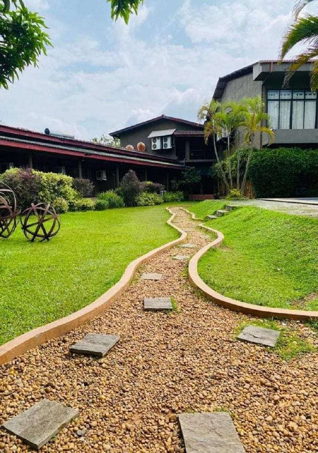 Dampe Resort Piliyandala Exterior photo