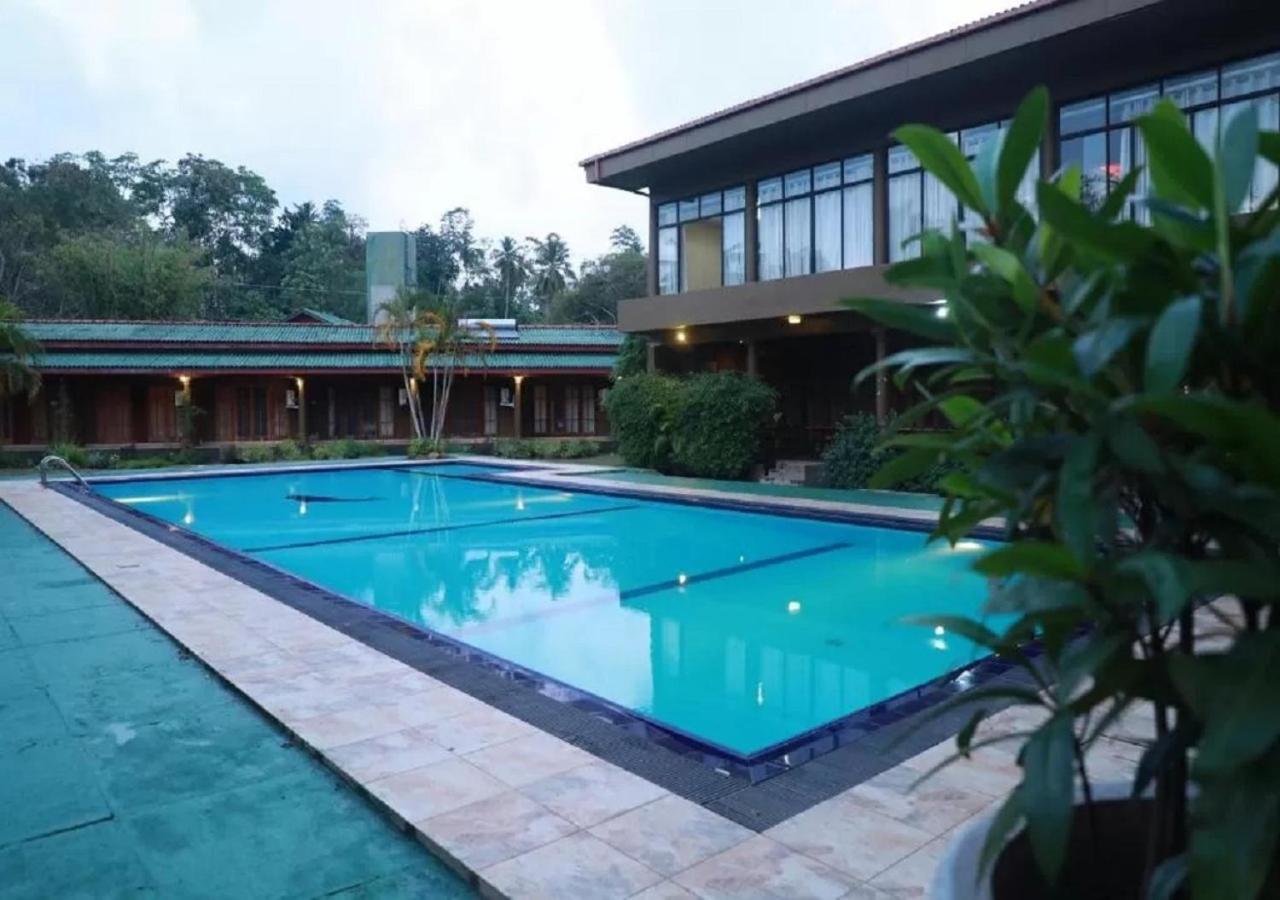 Dampe Resort Piliyandala Exterior photo